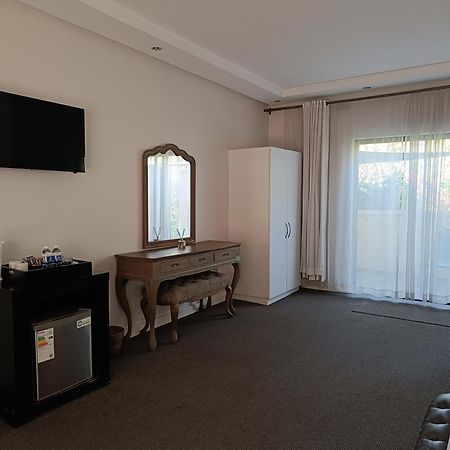 Hotel Jacaranda Harare Exterior foto