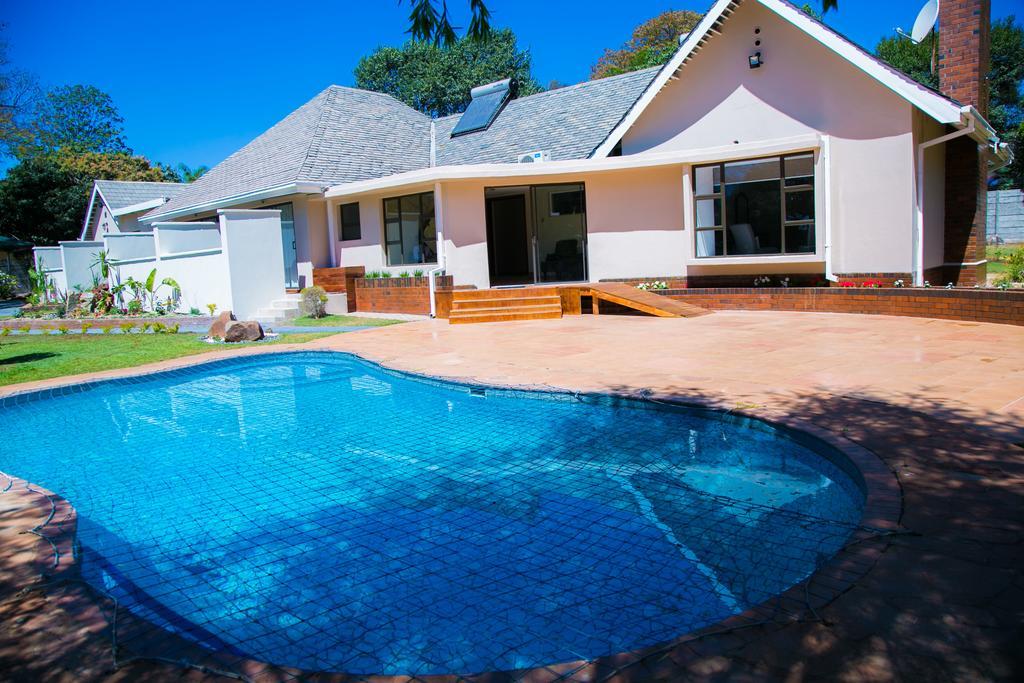 Hotel Jacaranda Harare Exterior foto